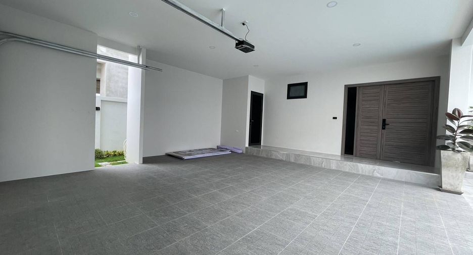 For sale 4 bedrooms villa in Bang Lamung, Chonburi