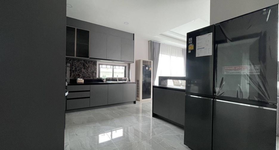 For sale 4 bedrooms villa in Bang Lamung, Chonburi