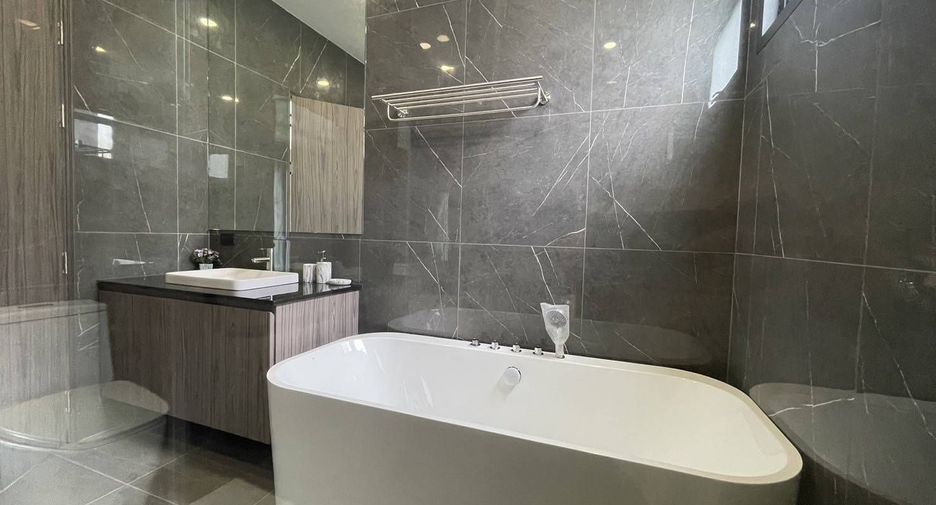 For sale 4 bedrooms villa in Bang Lamung, Chonburi