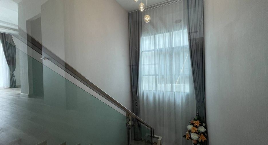 For sale 4 bedrooms villa in Bang Lamung, Chonburi
