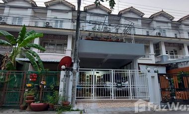 For rent 3 bedrooms townhouse in Mueang Nonthaburi, Nonthaburi