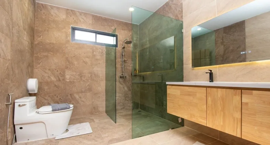 À vendre 6 chambres villa à Huay Yai, Pattaya