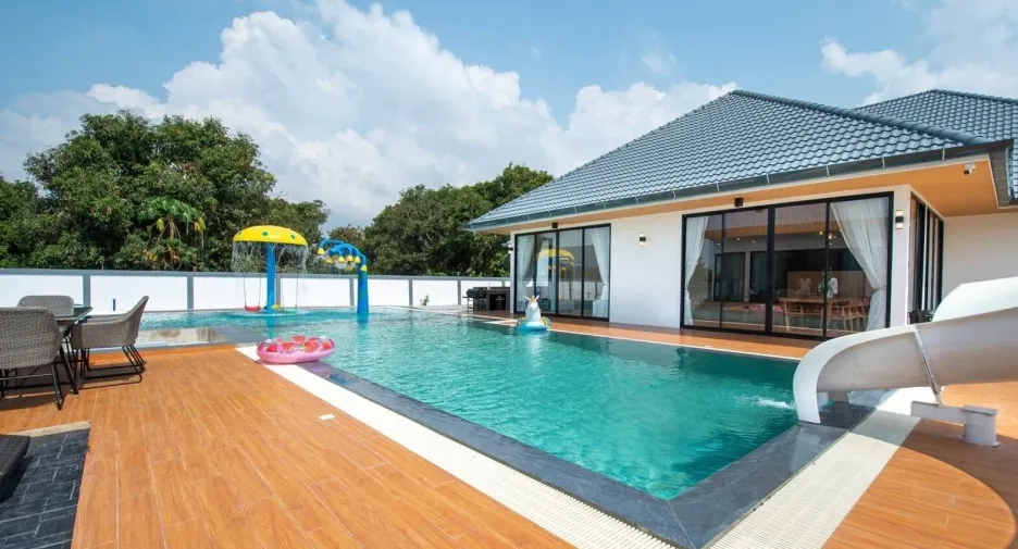 À vendre 6 chambres villa à Huay Yai, Pattaya