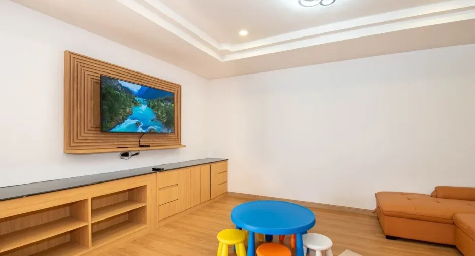 À vendre 6 chambres villa à Huay Yai, Pattaya