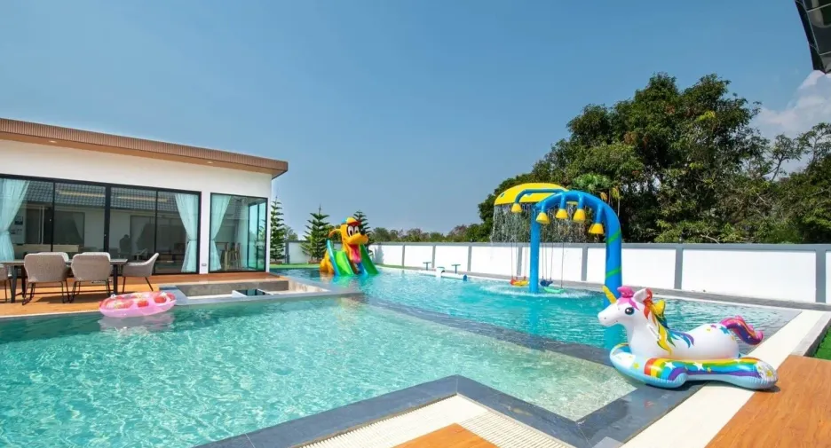 À vendre 6 chambres villa à Huay Yai, Pattaya