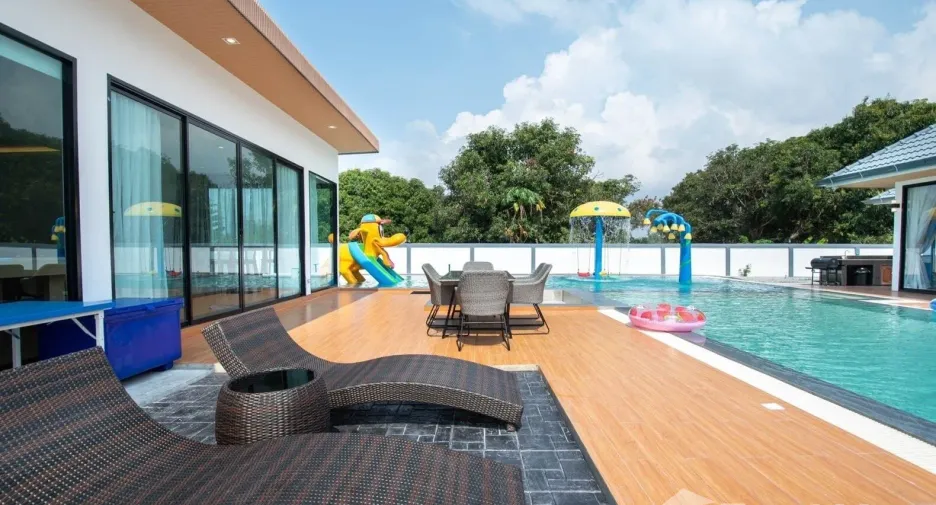 À vendre 6 chambres villa à Huay Yai, Pattaya