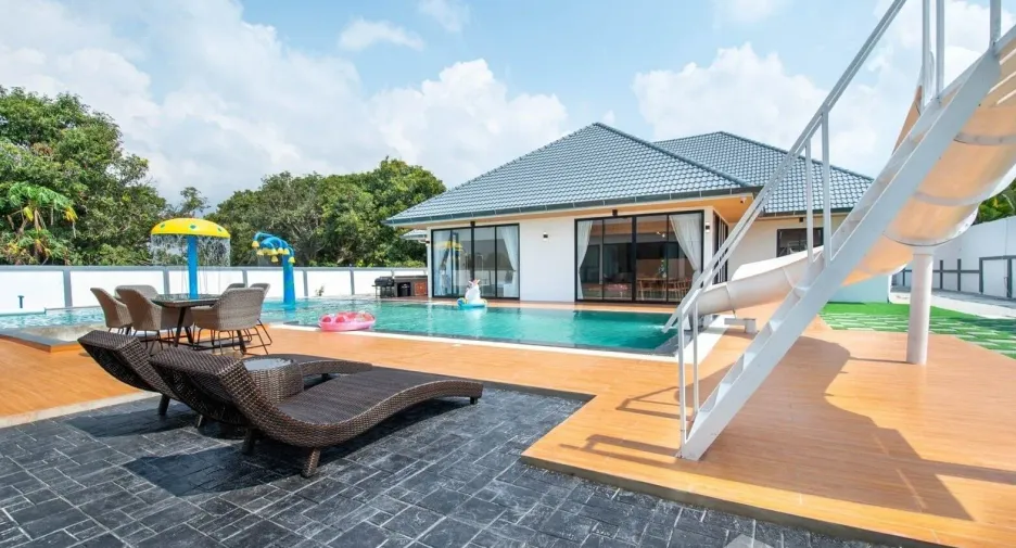 À vendre 6 chambres villa à Huay Yai, Pattaya