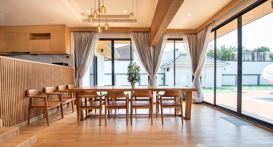 À vendre 6 chambres villa à Huay Yai, Pattaya
