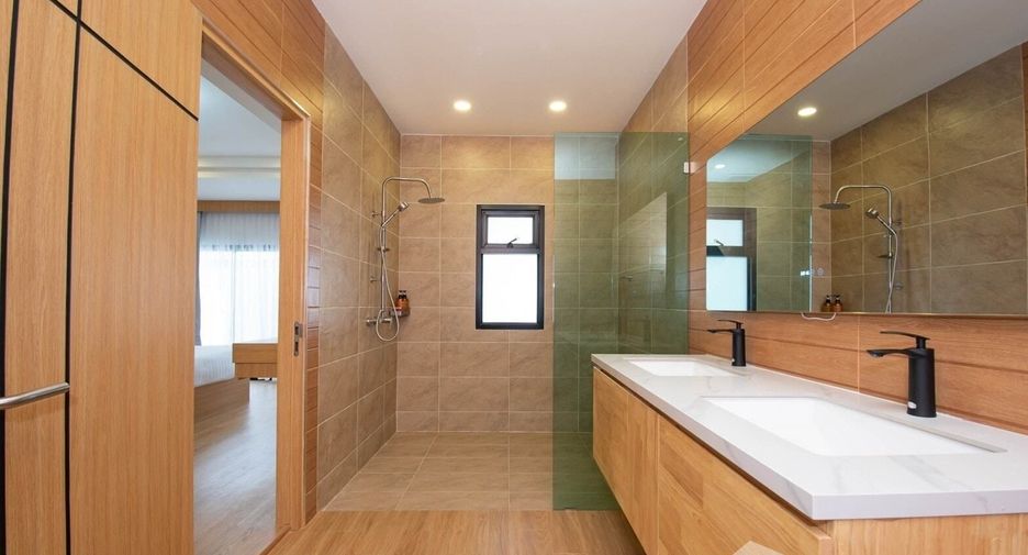 À vendre 6 chambres villa à Huay Yai, Pattaya