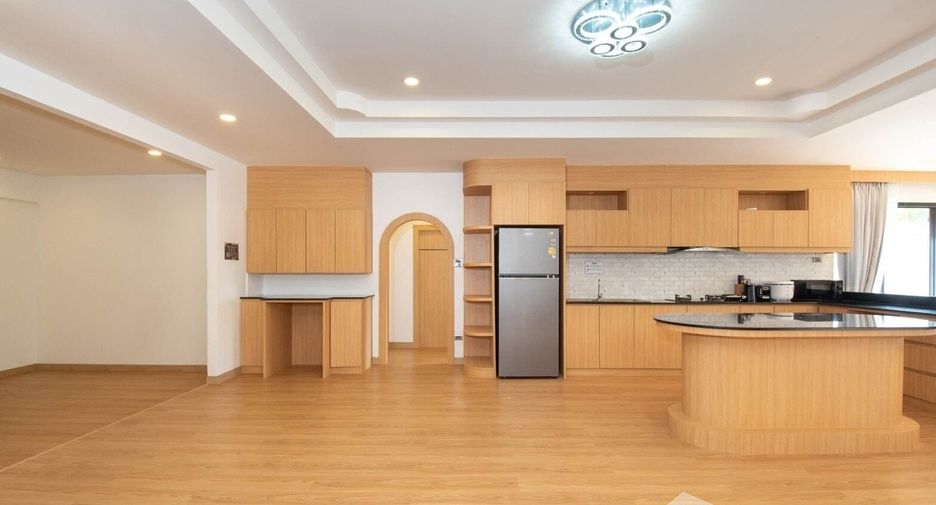 À vendre 6 chambres villa à Huay Yai, Pattaya