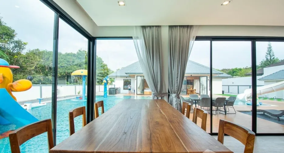 À vendre 6 chambres villa à Huay Yai, Pattaya
