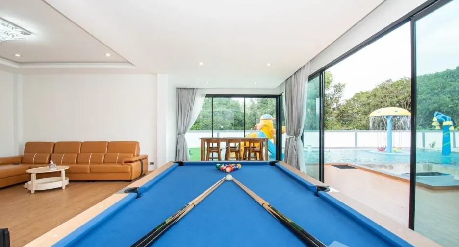 À vendre 6 chambres villa à Huay Yai, Pattaya