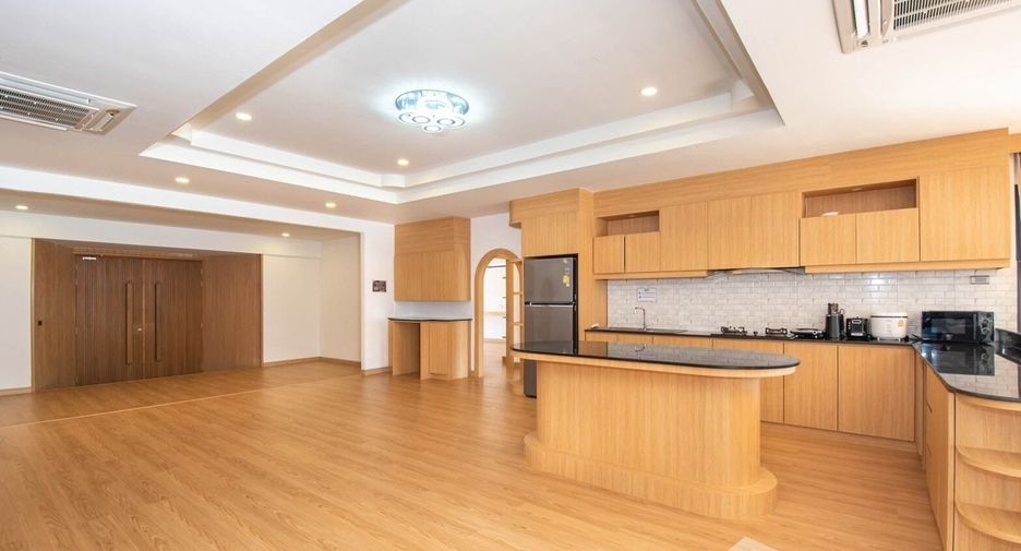 À vendre 6 chambres villa à Huay Yai, Pattaya