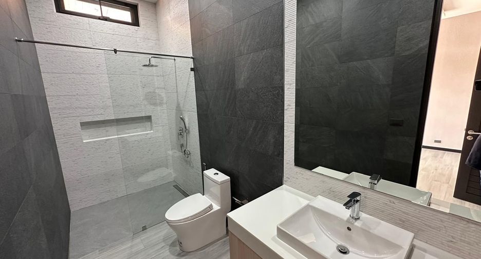 Villa zum Kauf mit 4 Zimmer in Mueang Phuket, Phuket