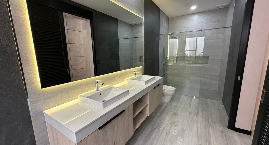 Villa zum Kauf mit 4 Zimmer in Mueang Phuket, Phuket