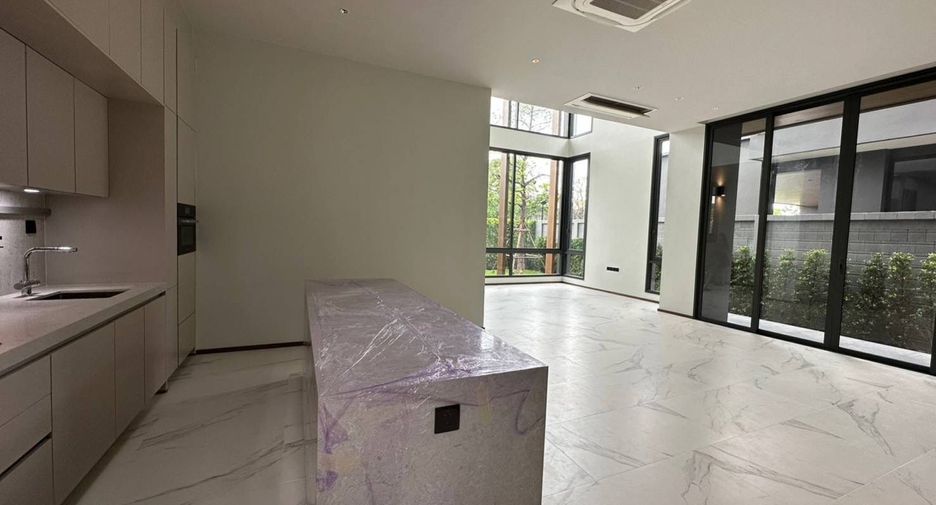 For sale and for rent 4 bedrooms house in Suan Luang, Bangkok