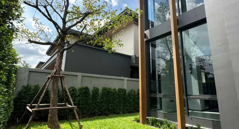 For sale and for rent 4 bedrooms house in Suan Luang, Bangkok