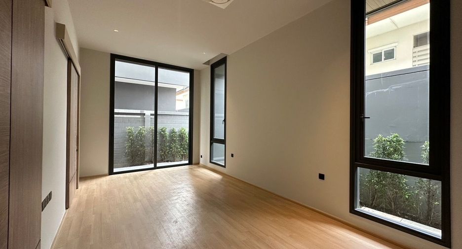 For sale and for rent 4 bedrooms house in Suan Luang, Bangkok