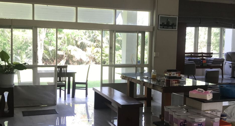For sale 4 bedrooms house in Khlong Khuean, Chachoengsao