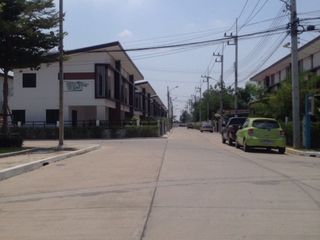出售 和 出租 3 卧室 联排别墅 在 Lam Luk Ka, Pathum Thani