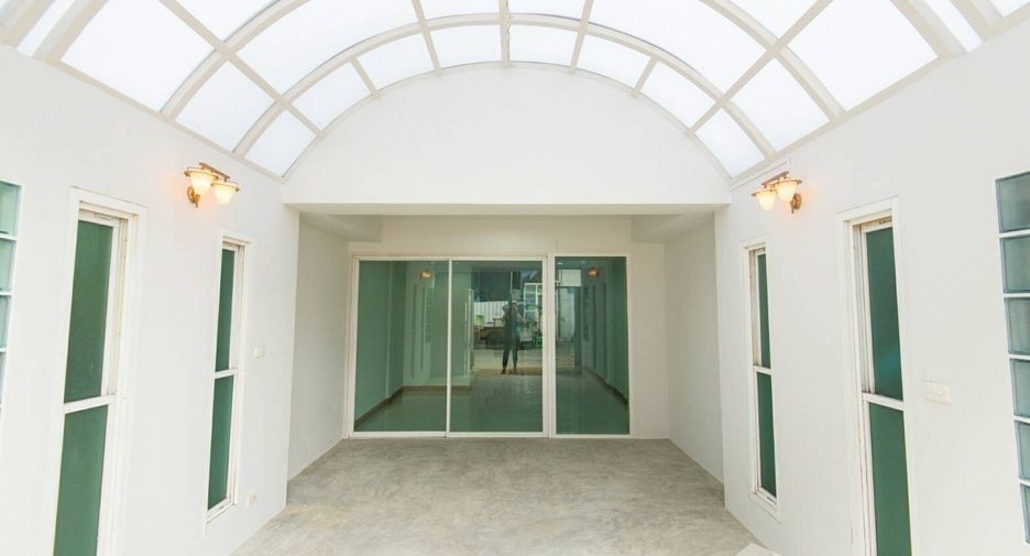 For sale retail Space in Suan Luang, Bangkok