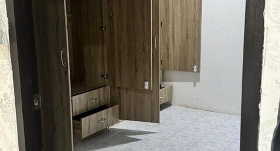 Casa adosada en venta de 3 habitaciones en Chom Thong, Bangkok