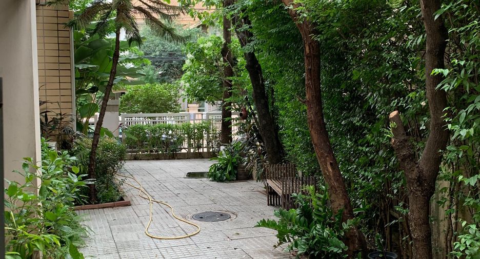 For sale 4 bedrooms house in Khan Na Yao, Bangkok