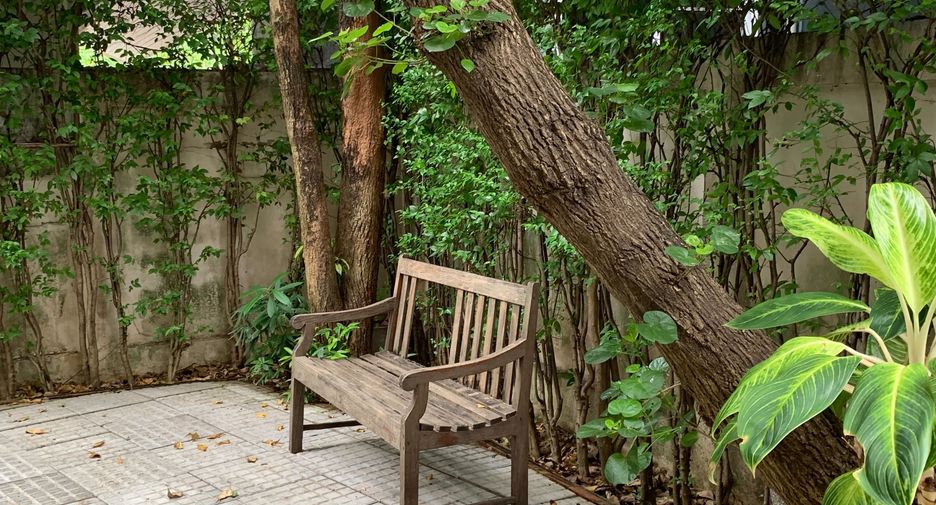 For sale 4 bedrooms house in Khan Na Yao, Bangkok