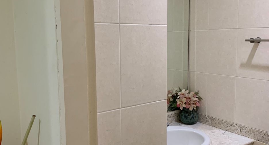 For sale 4 bedrooms house in Khan Na Yao, Bangkok
