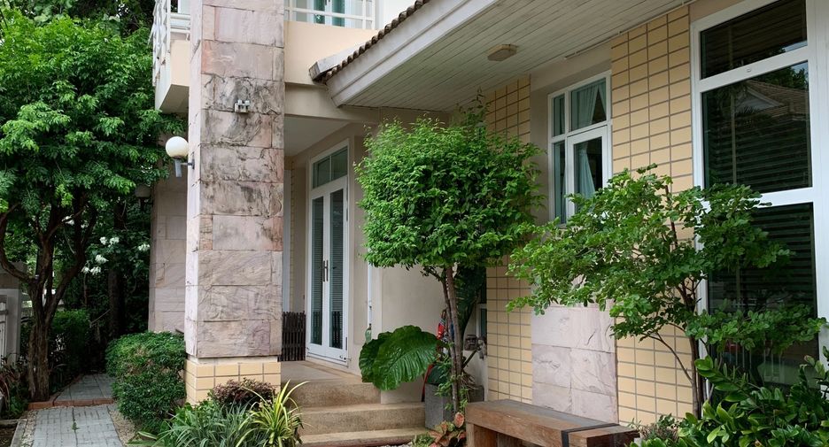For sale 4 bedrooms house in Khan Na Yao, Bangkok