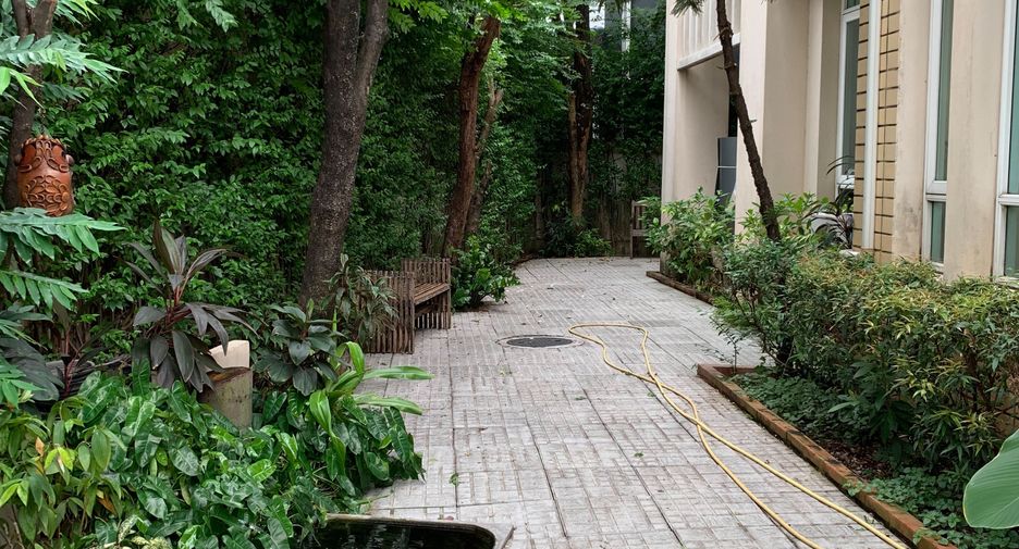 For sale 4 bedrooms house in Khan Na Yao, Bangkok