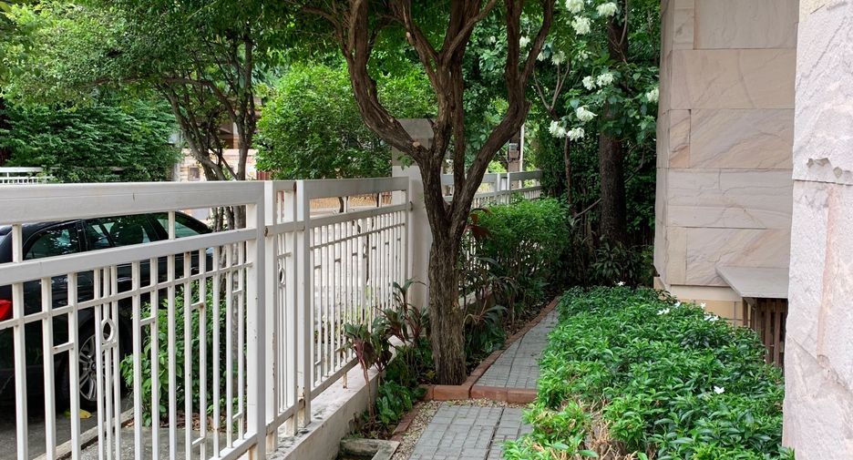 For sale 4 bedrooms house in Khan Na Yao, Bangkok