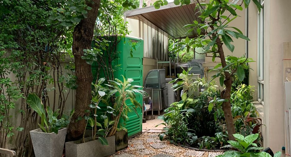 For sale 4 bedrooms house in Khan Na Yao, Bangkok