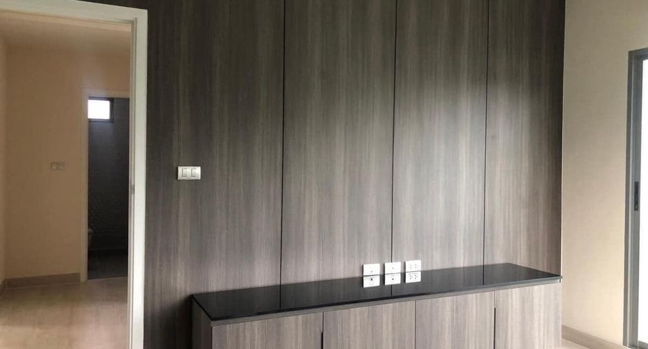 For sale and for rent 4 bedrooms house in Lat Krabang, Bangkok