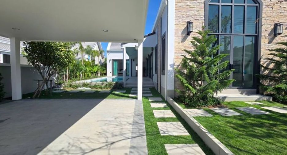 For sale 3 bedrooms villa in Bang Lamung, Chonburi