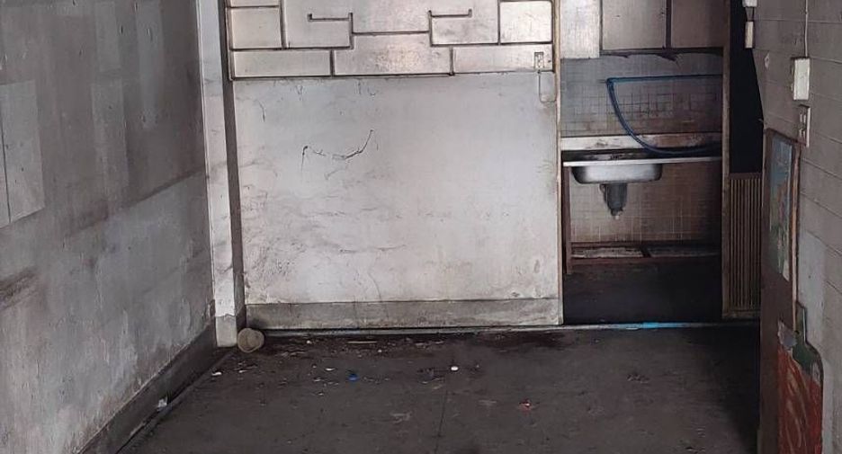 For sale 4 bedrooms retail Space in Yan Nawa, Bangkok