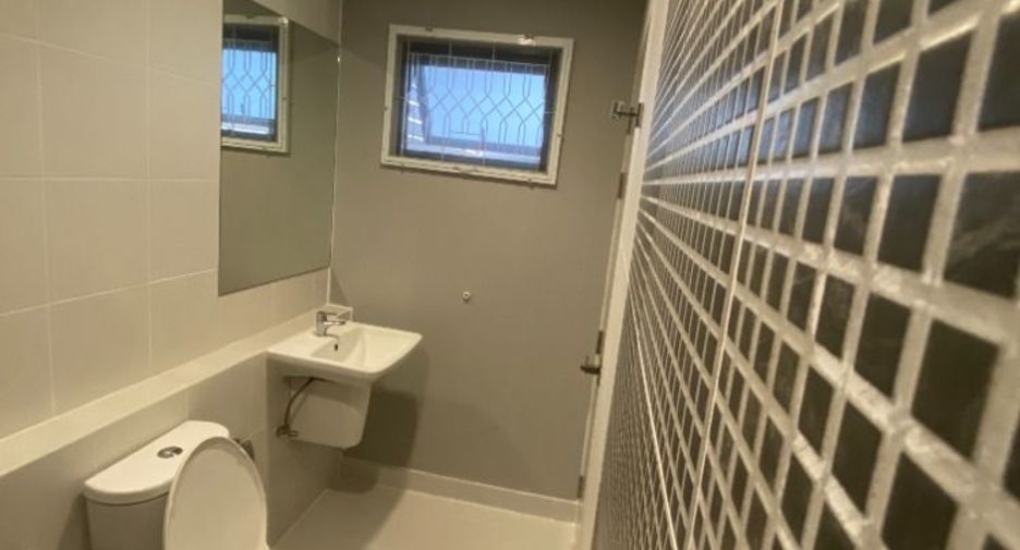 For rent 3 bedrooms townhouse in Phra Nakhon Si Ayutthaya, Phra Nakhon Si Ayutthaya