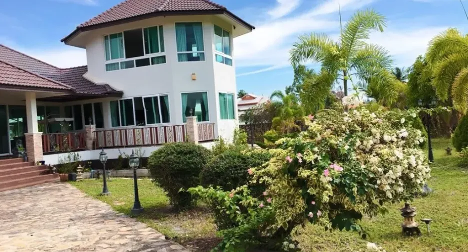 Villa en alquiler de 3 habitaciones en Huay Yai, Pattaya