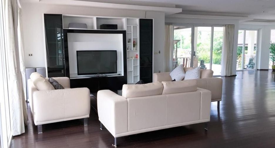 Villa en alquiler de 3 habitaciones en Huay Yai, Pattaya