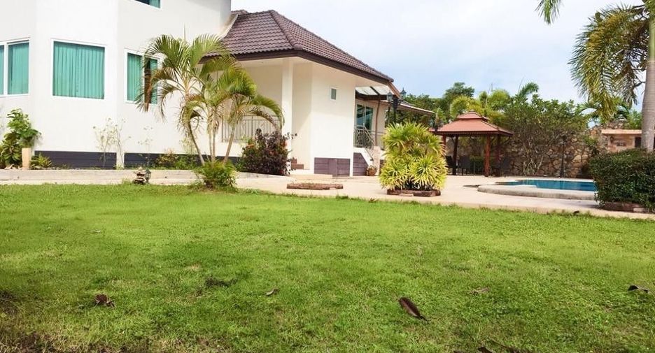 Villa en alquiler de 3 habitaciones en Huay Yai, Pattaya