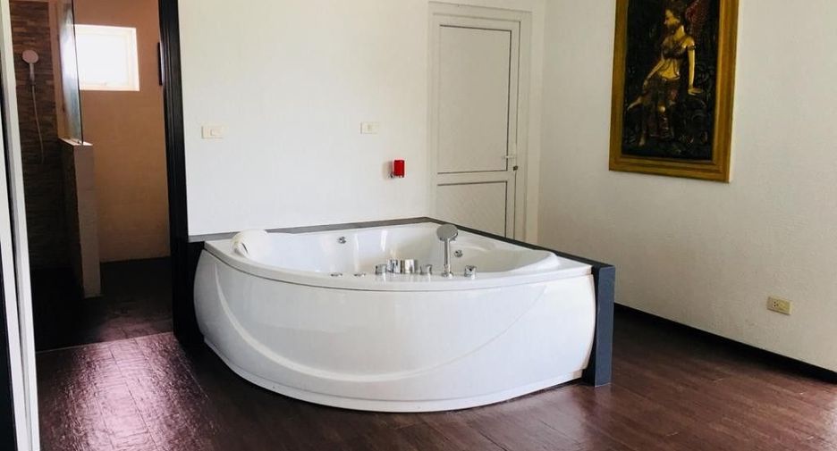 Villa en alquiler de 3 habitaciones en Huay Yai, Pattaya