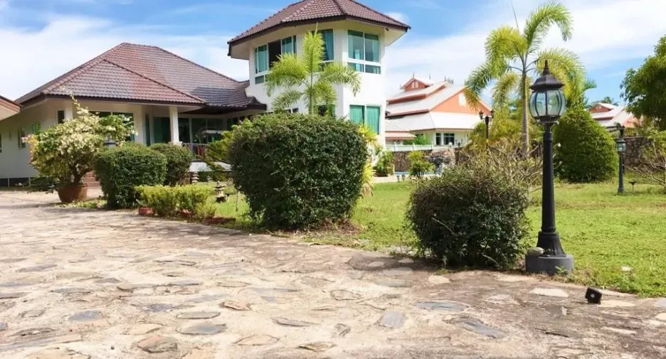 Villa en alquiler de 3 habitaciones en Huay Yai, Pattaya
