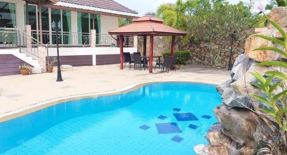 Villa en alquiler de 3 habitaciones en Huay Yai, Pattaya