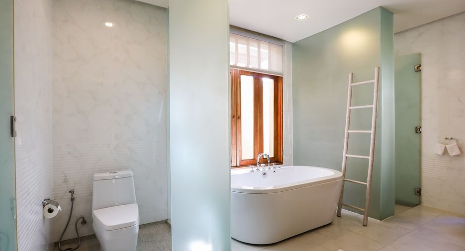 For rent 5 bedrooms villa in Mueang Phuket, Phuket