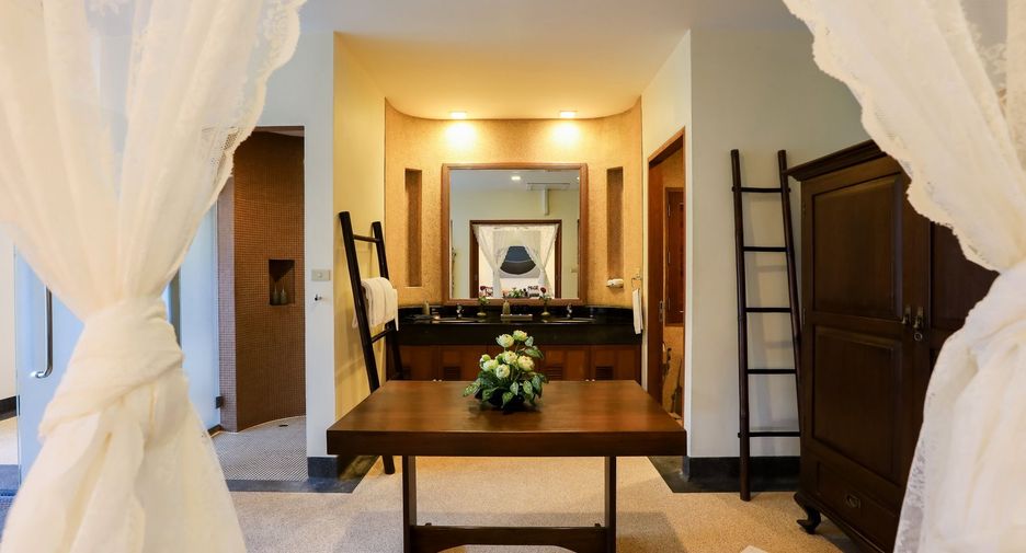 For rent 5 bedrooms villa in Mueang Phuket, Phuket