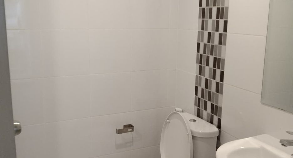 For sale 1 bed condo in Khan Na Yao, Bangkok