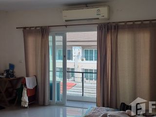 For sale 6 bedrooms townhouse in Bang Kapi, Bangkok