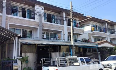 ขาย 6 ห้องนอน ทาวน์เฮ้าส์ ใน บางกะปิ, กรุงเทพฯ