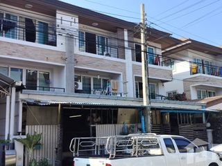 For sale 6 bedrooms townhouse in Bang Kapi, Bangkok