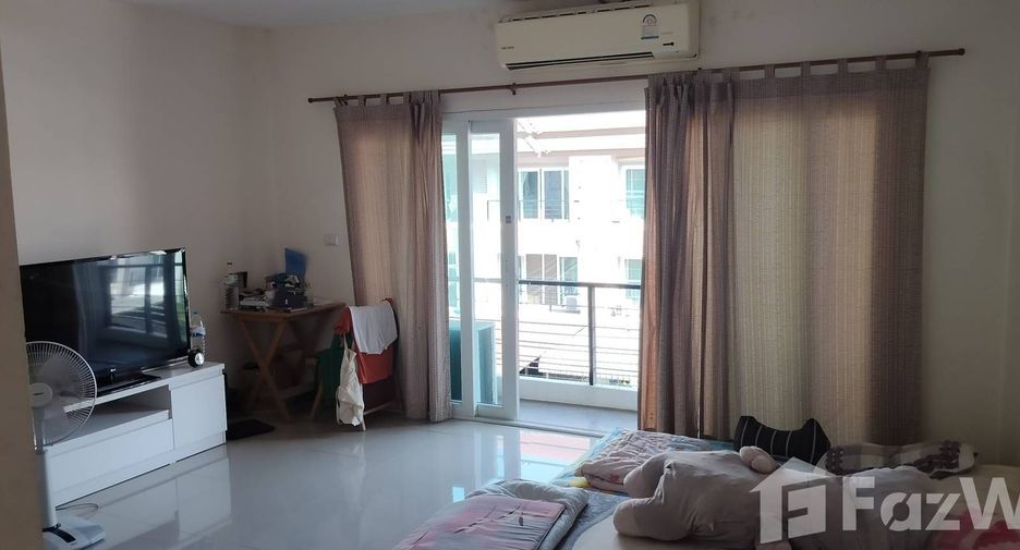 For sale 6 bedrooms townhouse in Bang Kapi, Bangkok